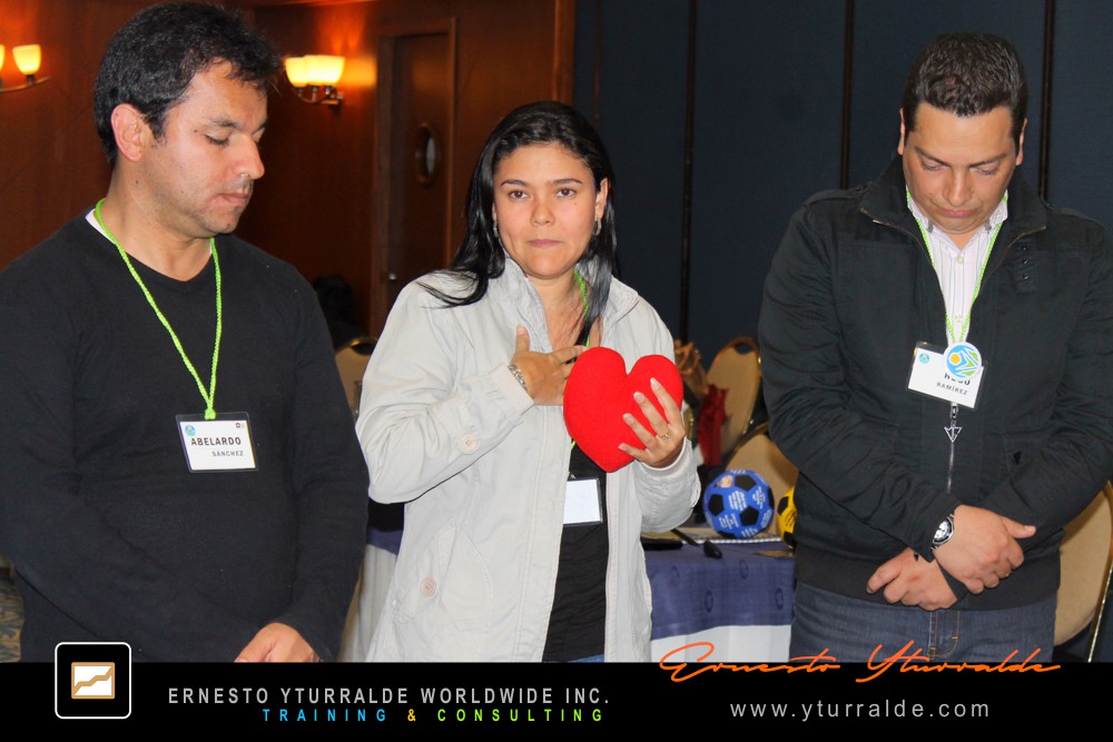 Team Building Max LATAM con dinámicas de aprendizaje experiencial aplicadas a equipos