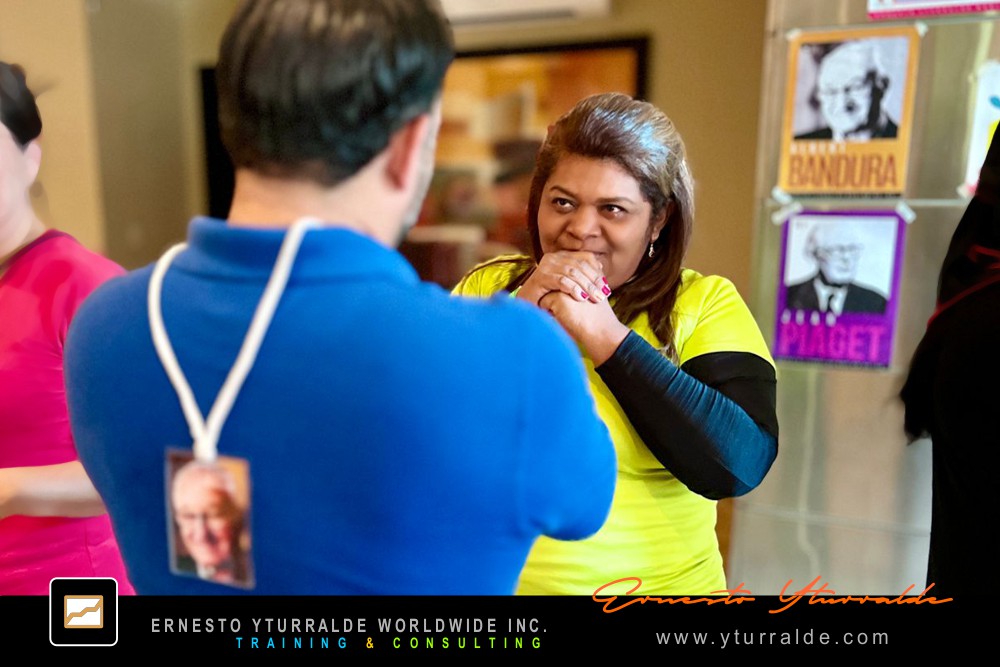 Team Building Max LATAM con actividades lúdicas y reflexivas en talleres de cuerdas